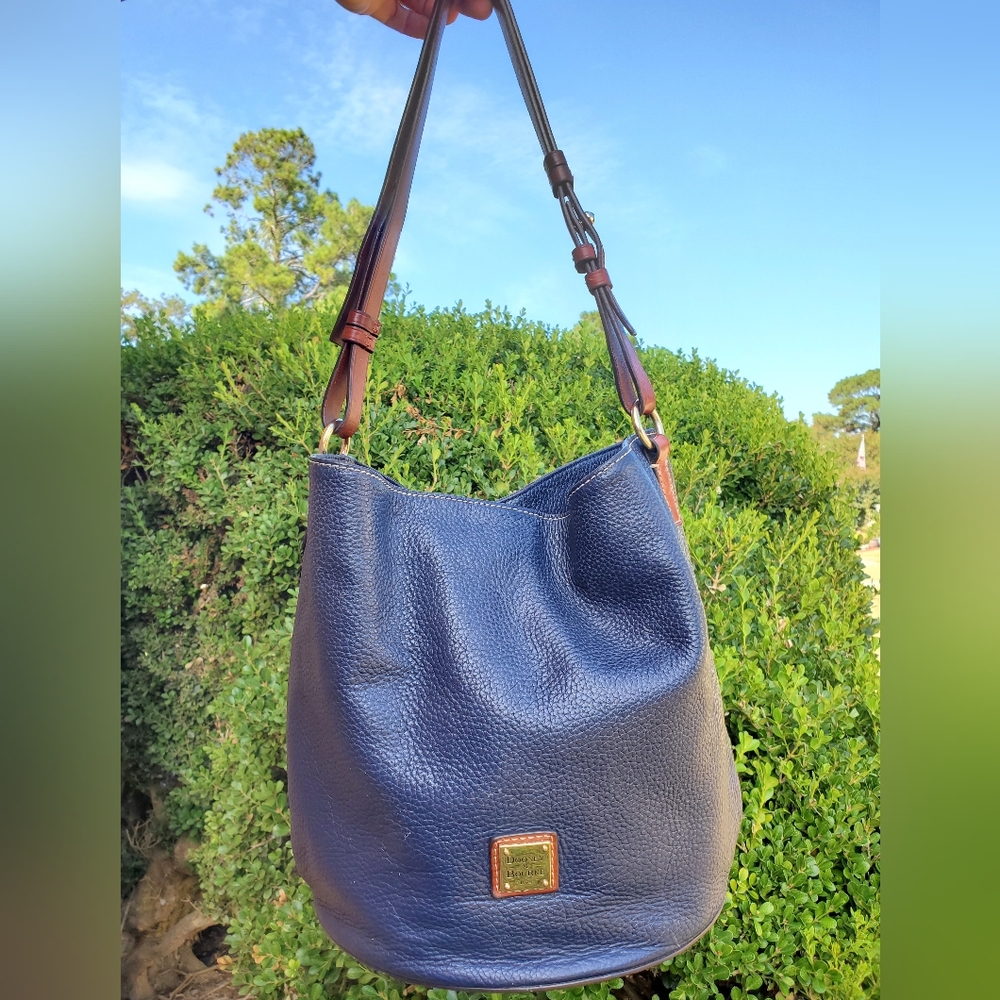 Dooney and bourke henley feedbag